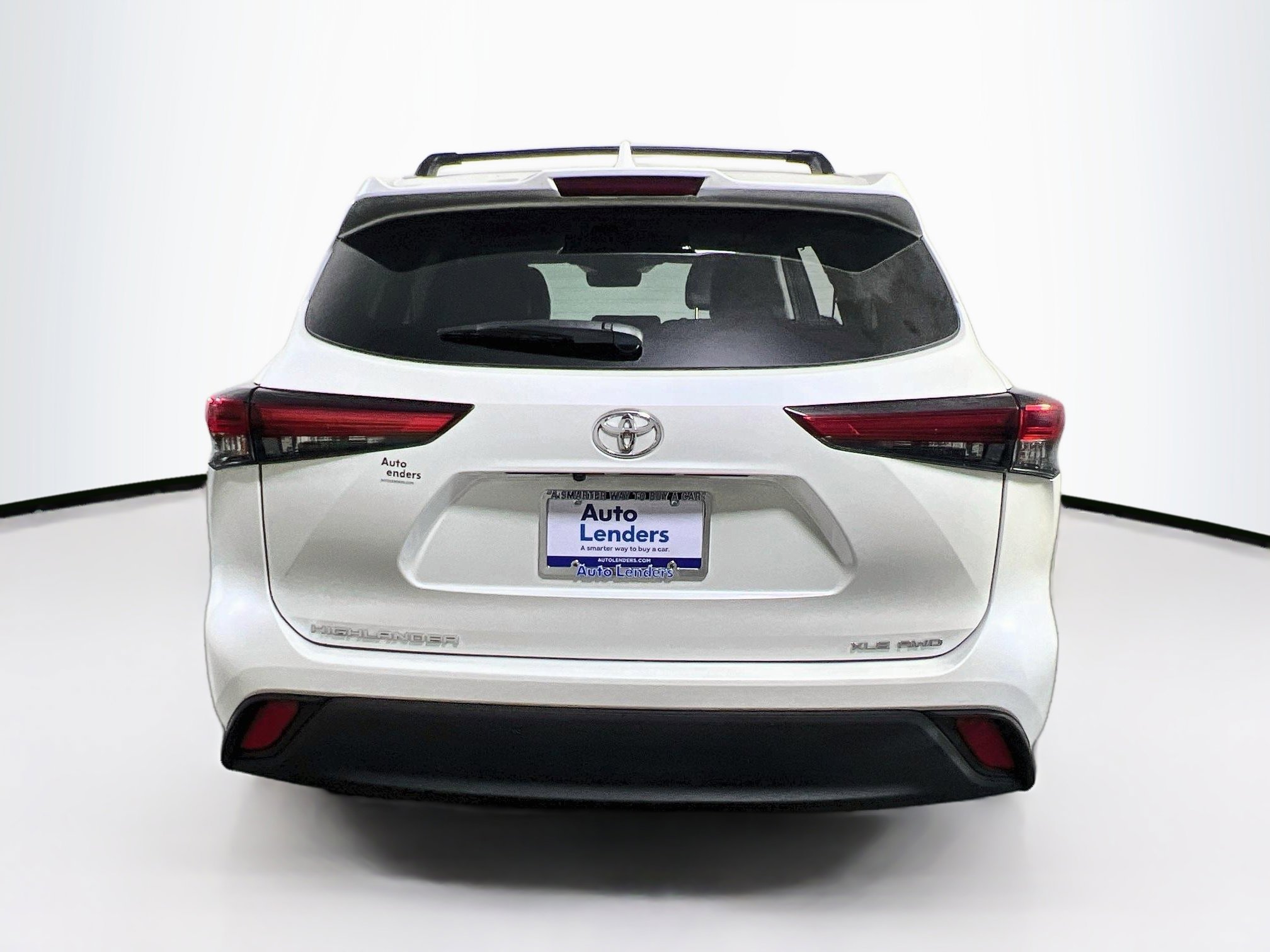 Used 2021 Toyota Highlander XLE AWD/4WD image 6