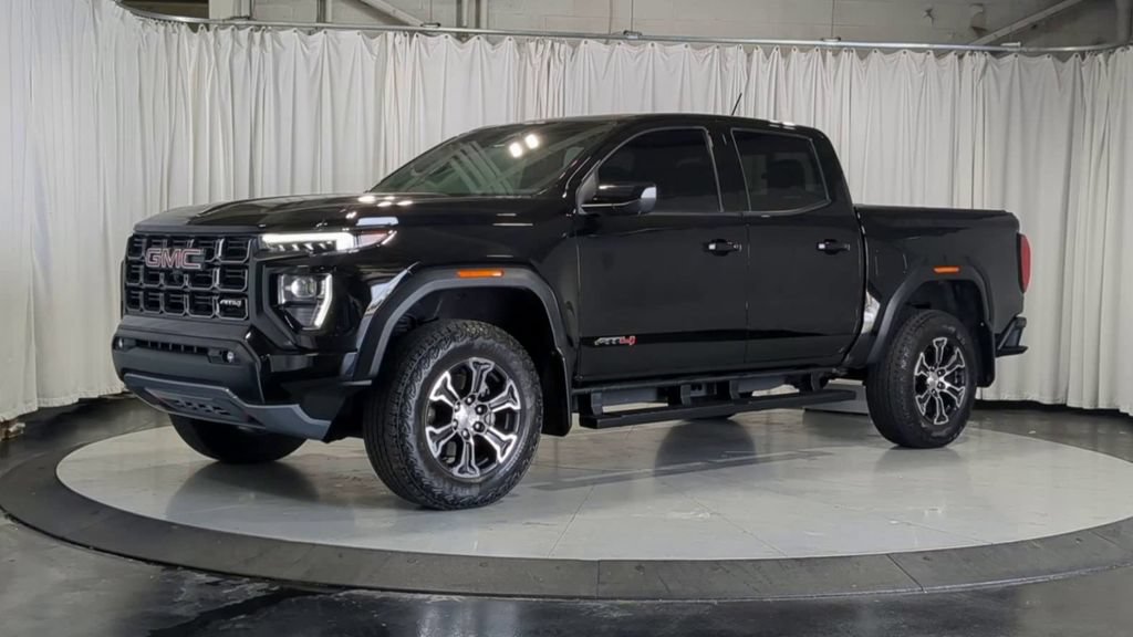 Used 2023 GMC Canyon AT4 w/ AT4 Premium Package AWD/4WD image 5