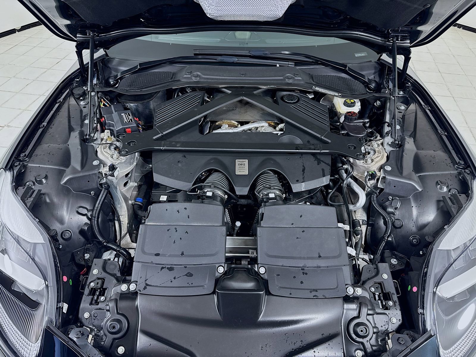 Used 2024 Aston Martin DB12 Coupe RWD image 26