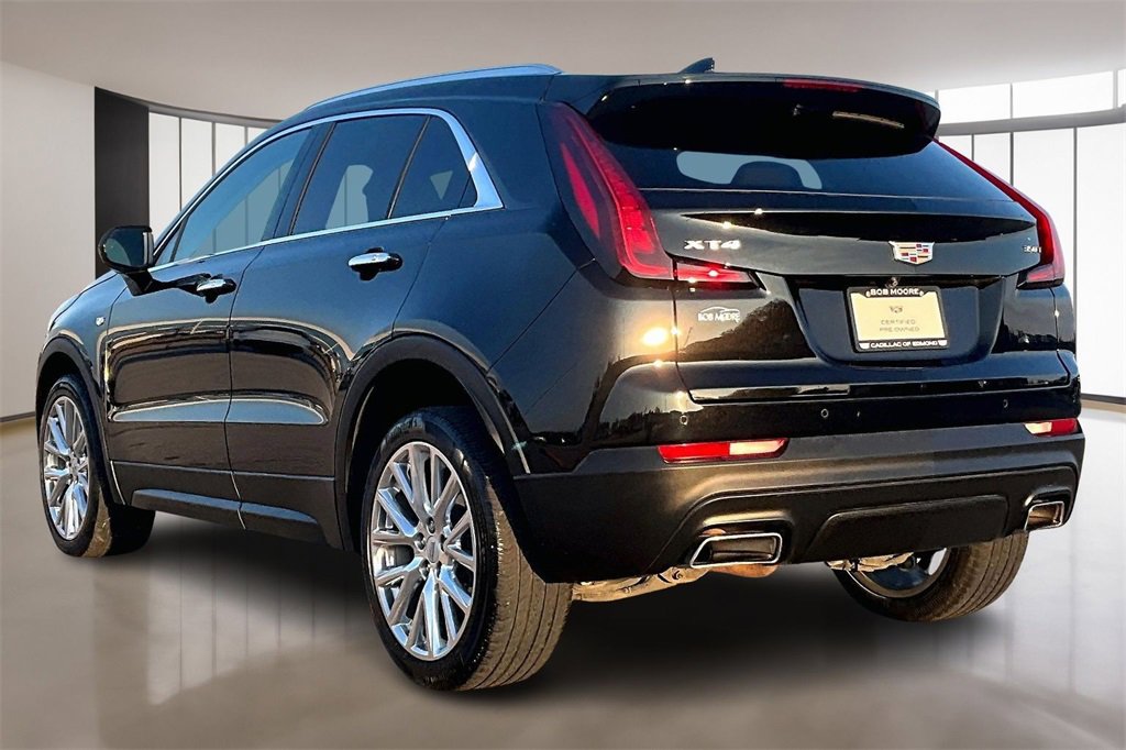 Used 2023 Cadillac XT4 Luxury w/ Cold Weather Package image 12