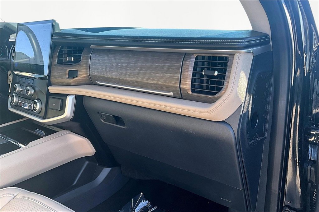 Used 2024 Ford Expedition Limited image 17