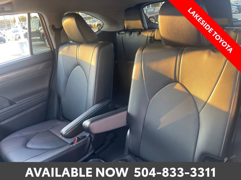 Certified 2025 Toyota Highlander Limited image 21