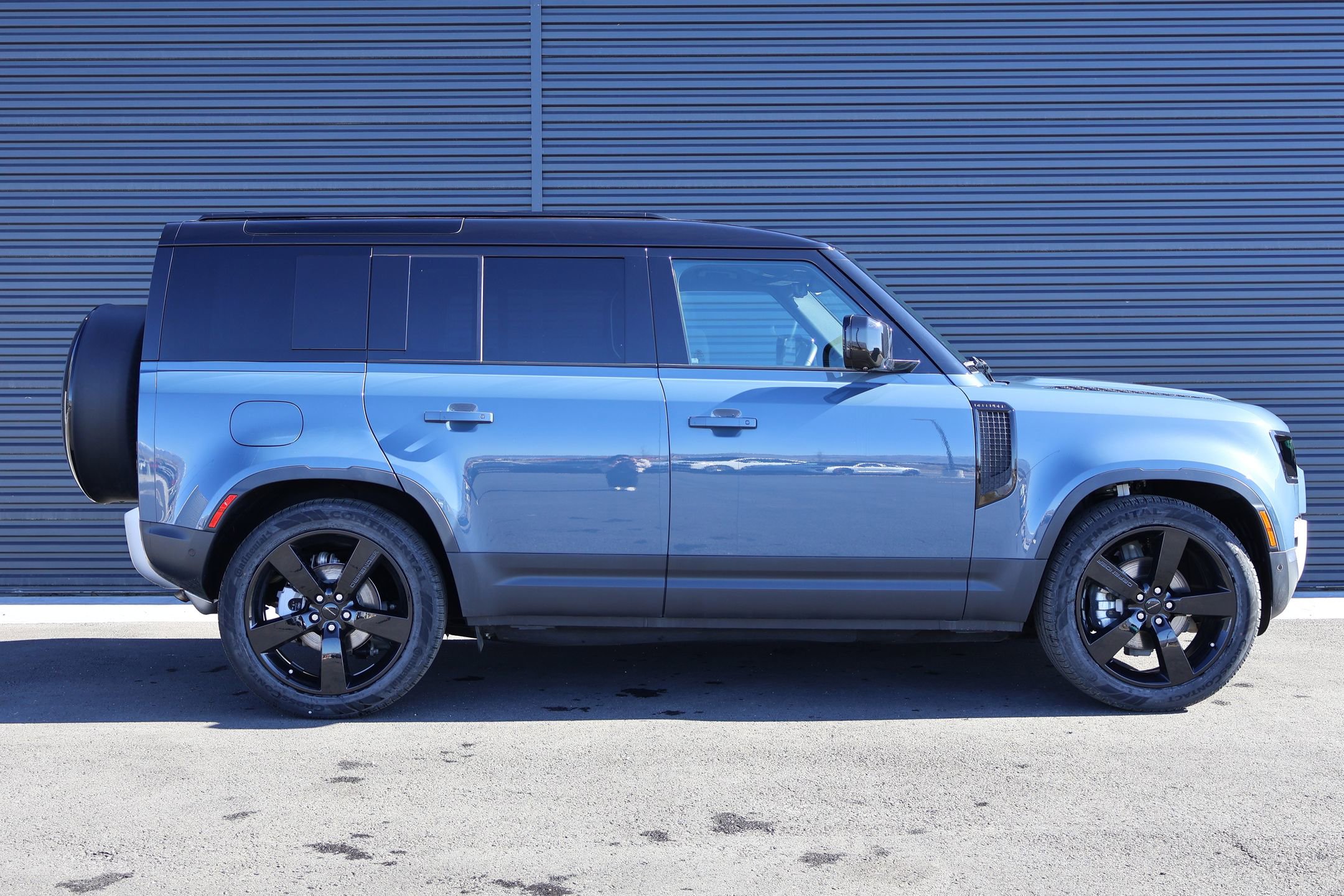 Used 2025 Land Rover Defender 110 S image 4