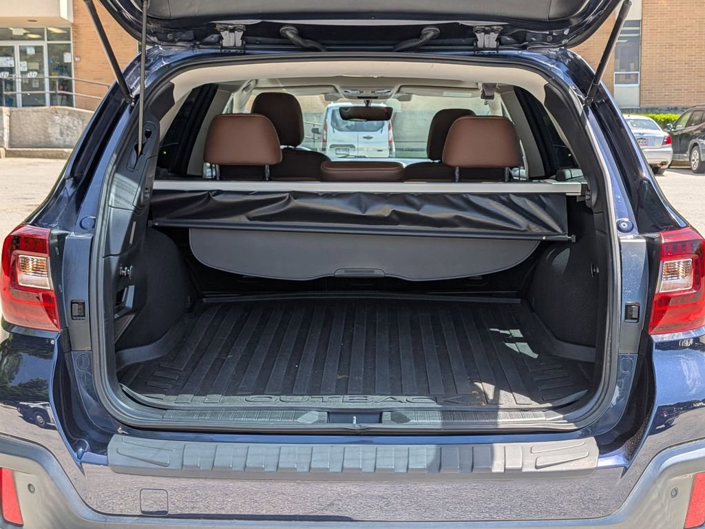 Used 2018 Subaru Outback 3.6R Touring AWD/4WD image 6