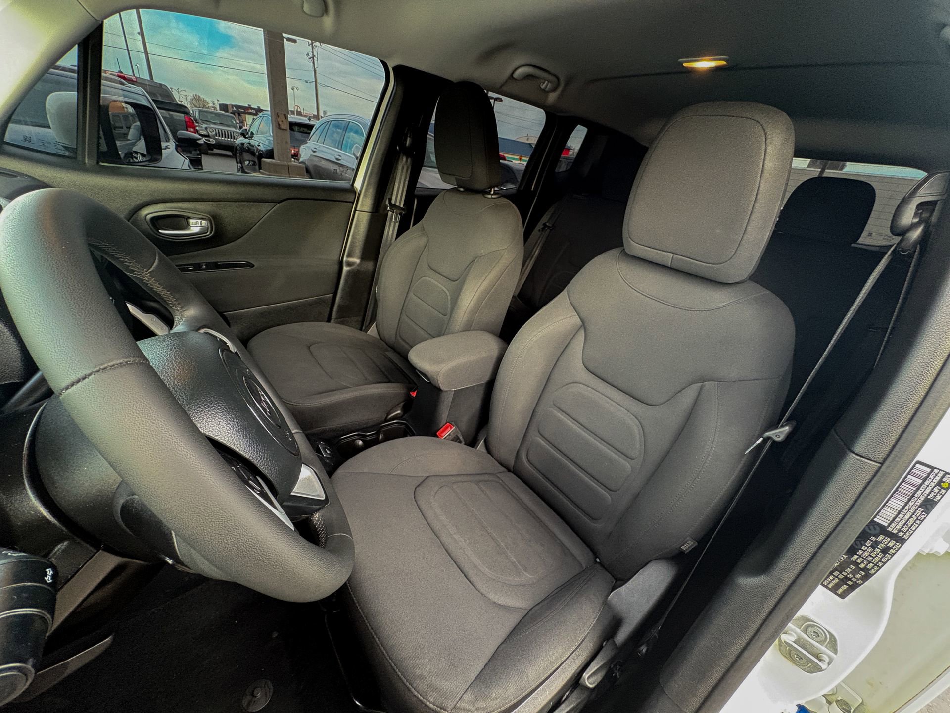 Used 2018 Jeep Renegade Latitude image 15