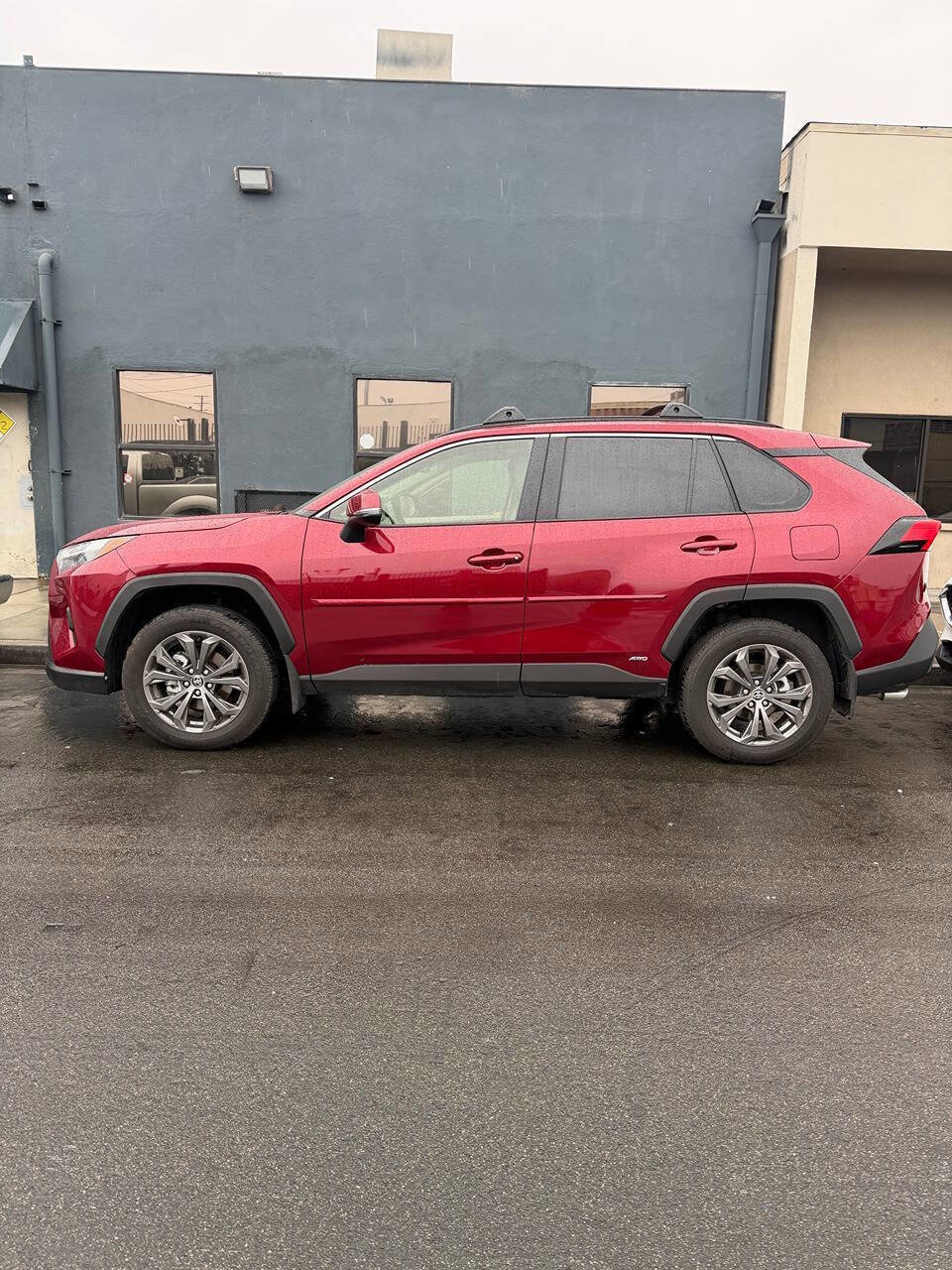 Used 2025 Toyota RAV4 XLE Premium image 2