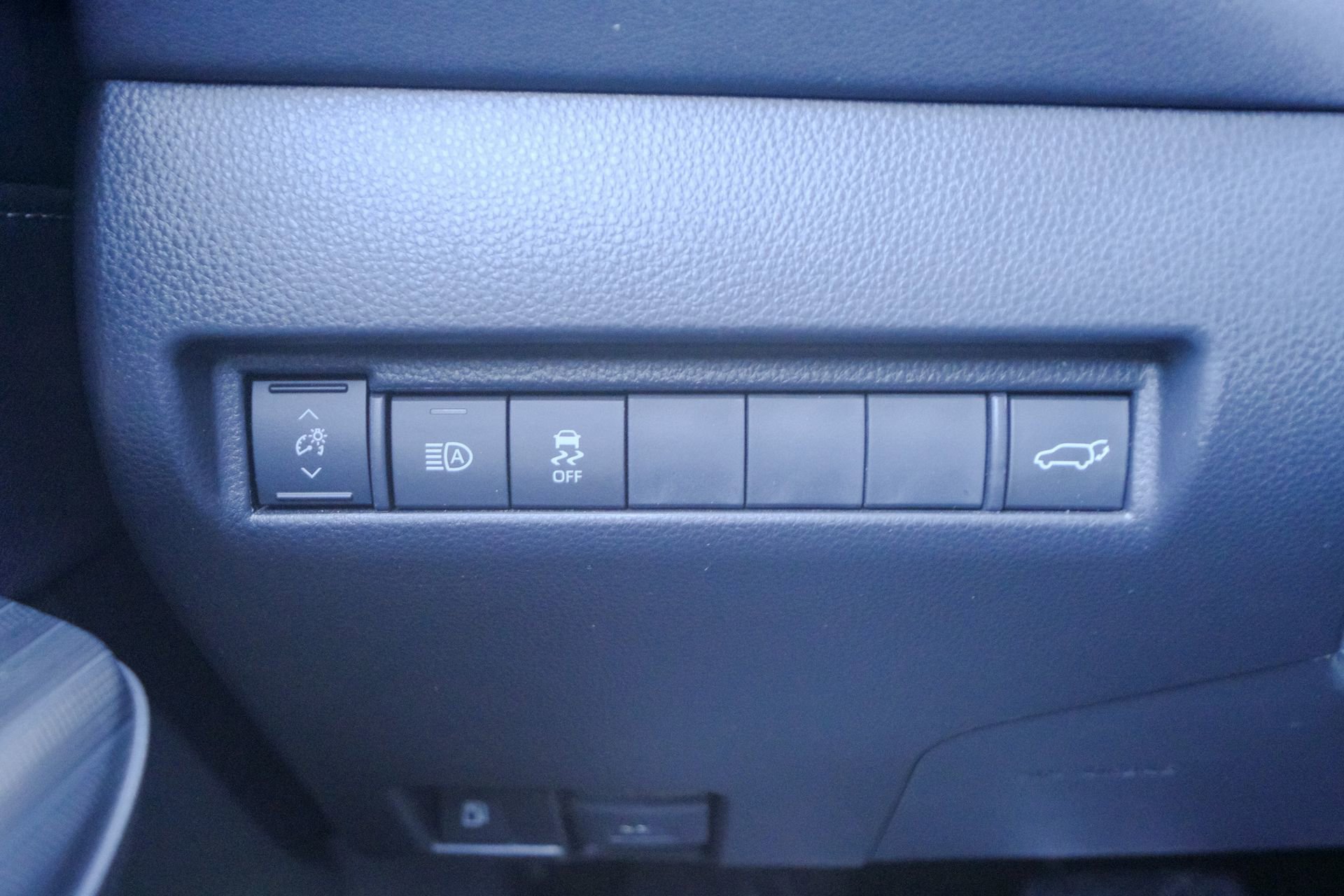 Used 2023 Toyota Venza XLE image 38