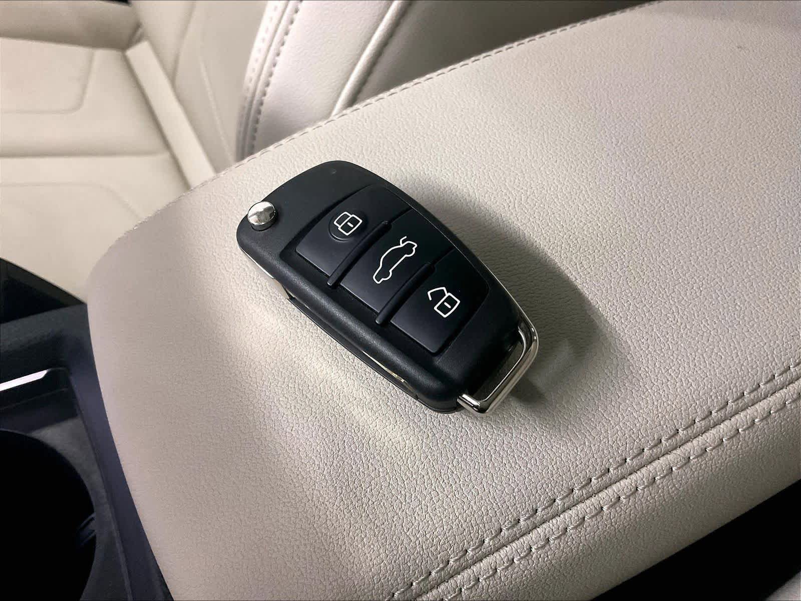 Certified 2025 Audi Q3 2.0T Premium w/ Convenience Package AWD/4WD image 11