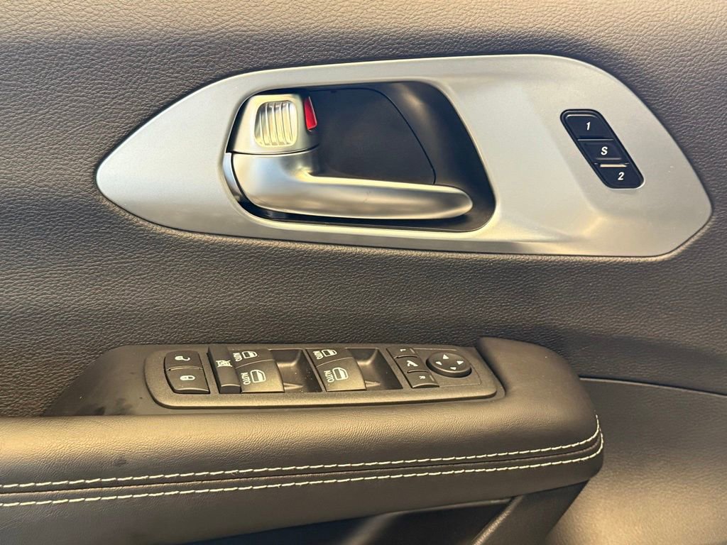 New 2026 Chrysler Pacifica Limited image 25