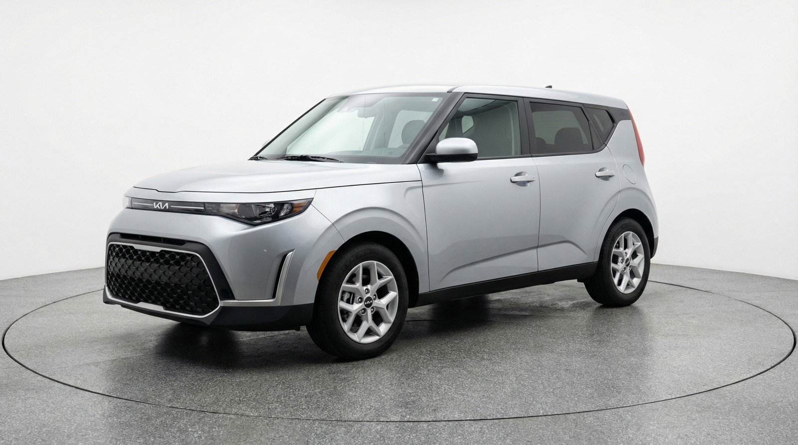 Used 2025 Kia Soul LX w/ LX Technology Package FWD image 3