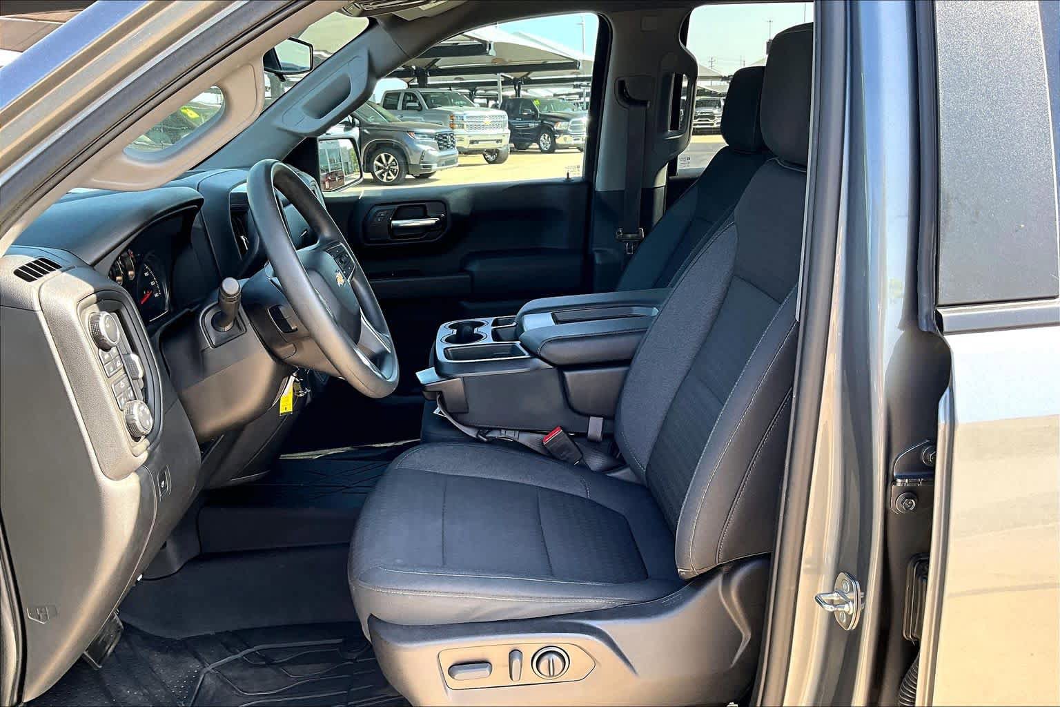 Used 2022 Chevrolet Silverado 1500 Custom w/ Safety Confidence Package AWD/4WD image 8