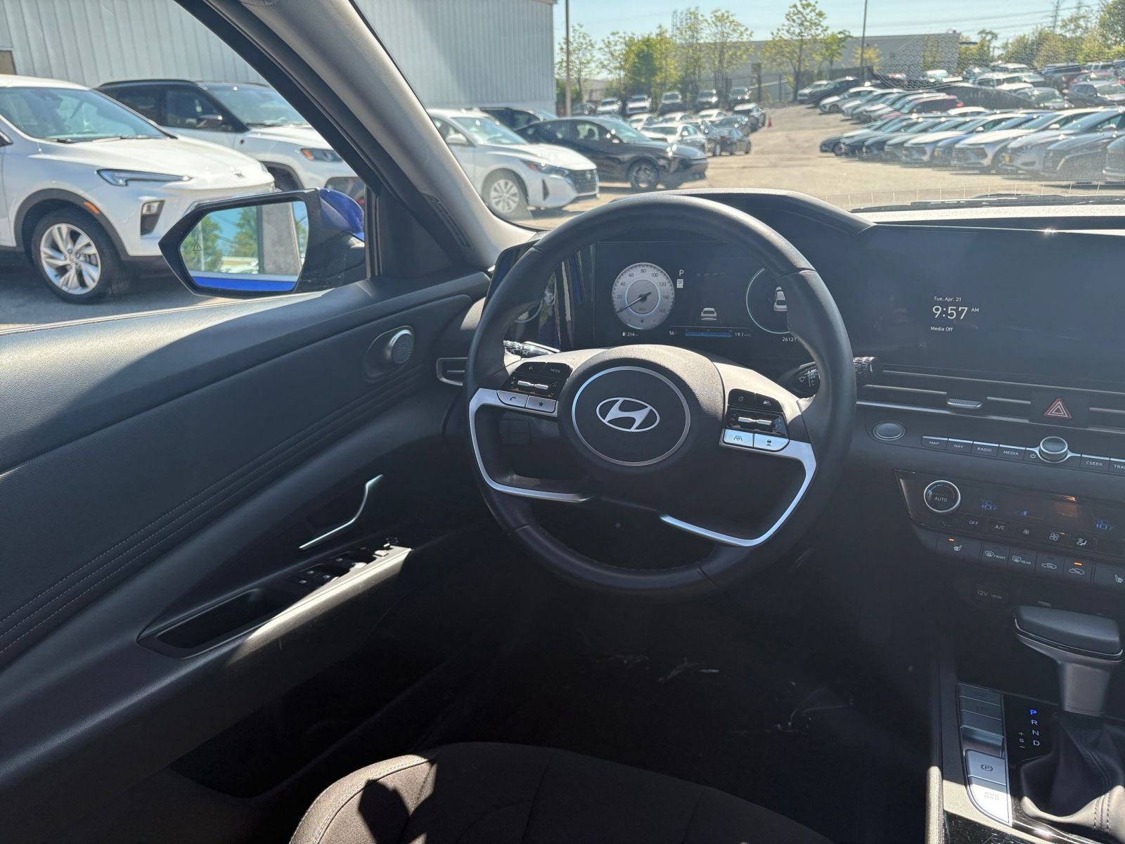 Used 2025 Hyundai Elantra SEL FWD image 35