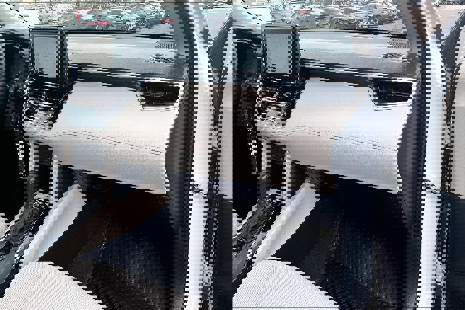 Used 2024 Toyota Corolla Cross L image 14