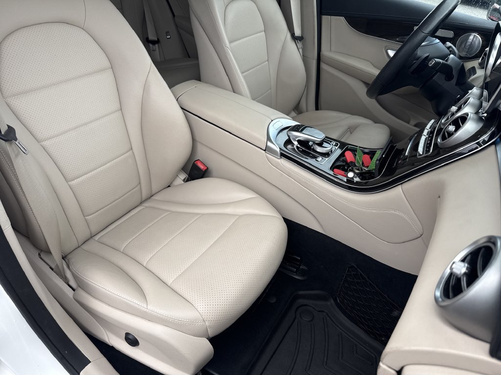 Used 2018 Mercedes-Benz GLC 300 4MATIC image 35
