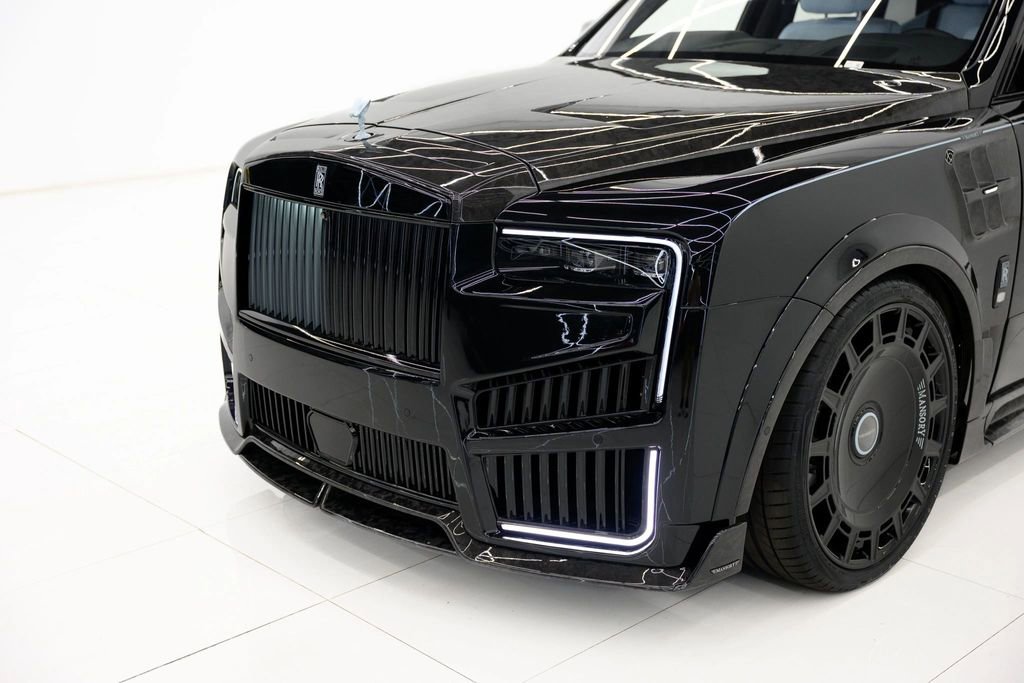 Used 2025 Rolls-Royce Cullinan AWD/4WD image 12
