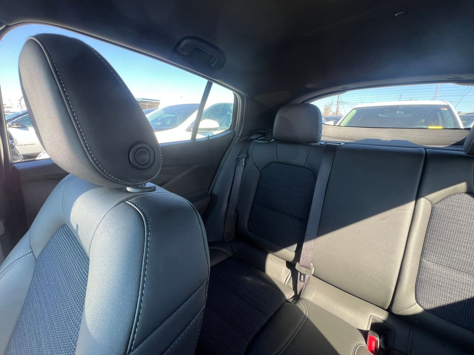 Used 2025 Buick Envista Preferred image 39