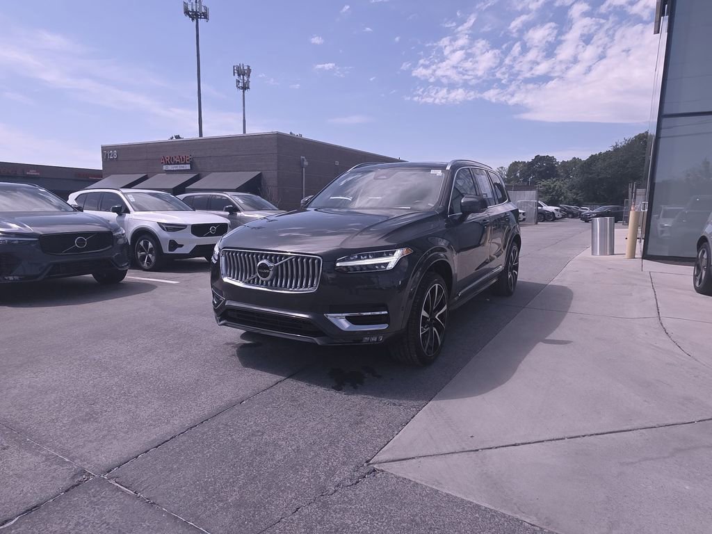 Used 2023 Volvo XC90 B6 Plus w/ Protection Package AWD/4WD image 4