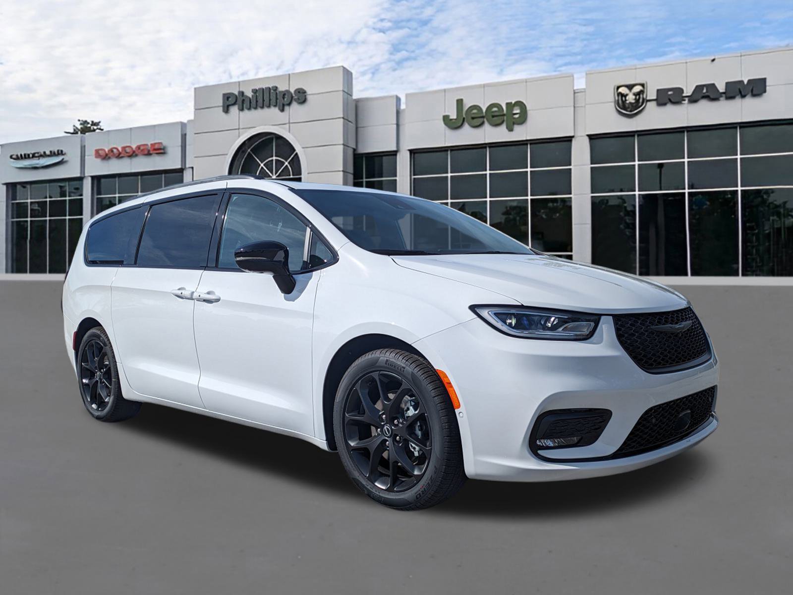 New 2026 Chrysler Pacifica Limited w/ S Appearance Package image 2