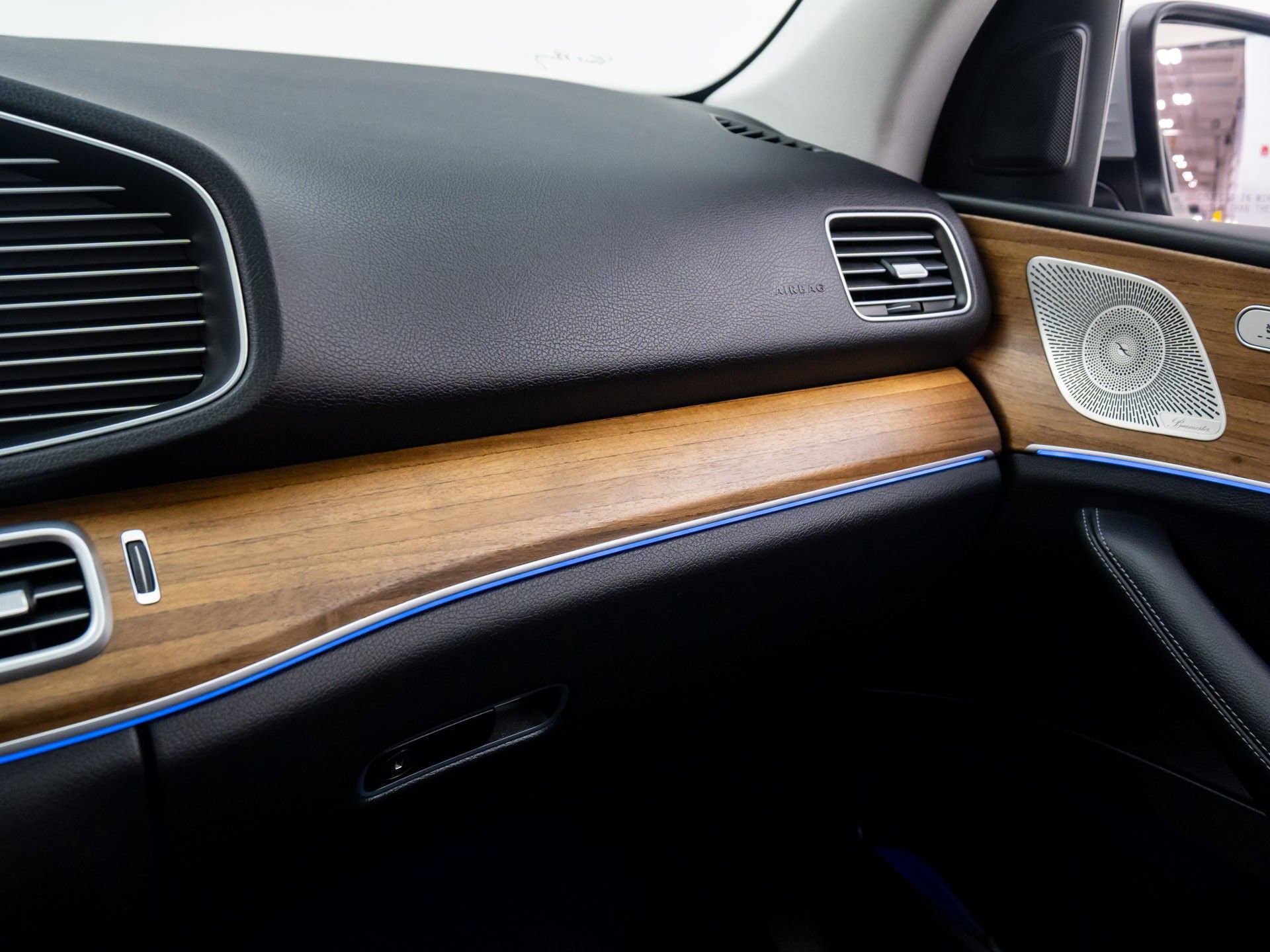 Certified 2024 Mercedes-Benz GLE 350 4MATIC w/ Driver Assistance Package image 32