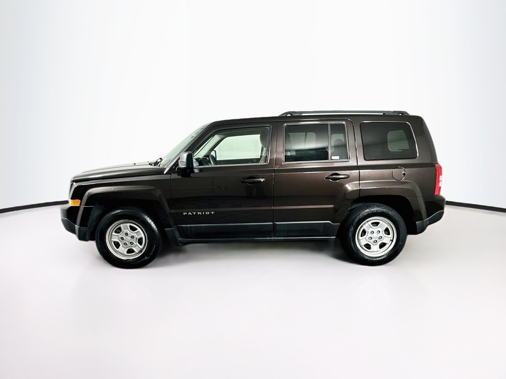 Used 2014 Jeep Patriot Sport w/ Power Value Group FWD image 4