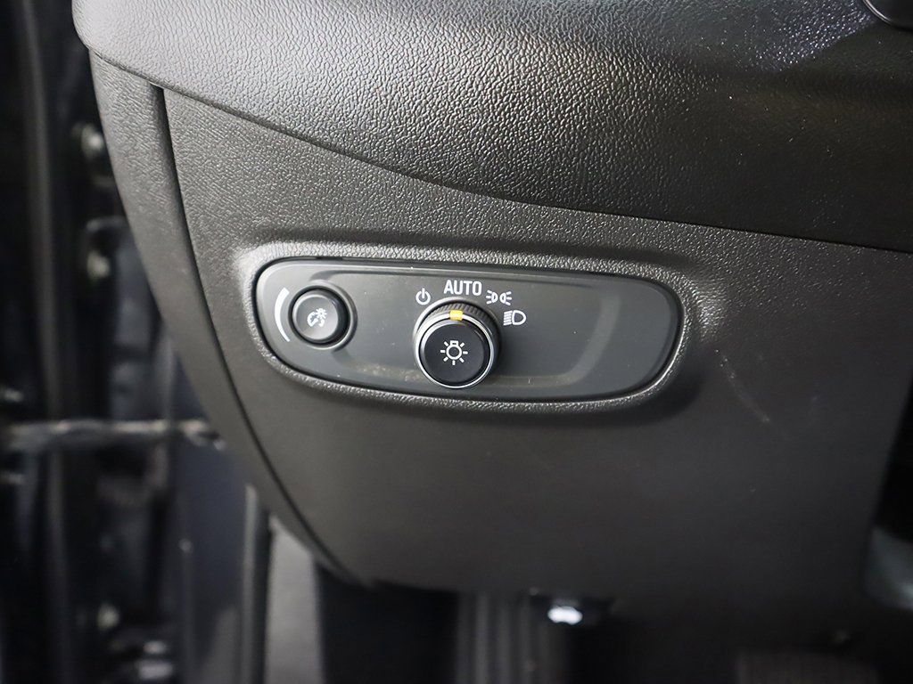 Used 2023 Chevrolet Equinox LT image 34