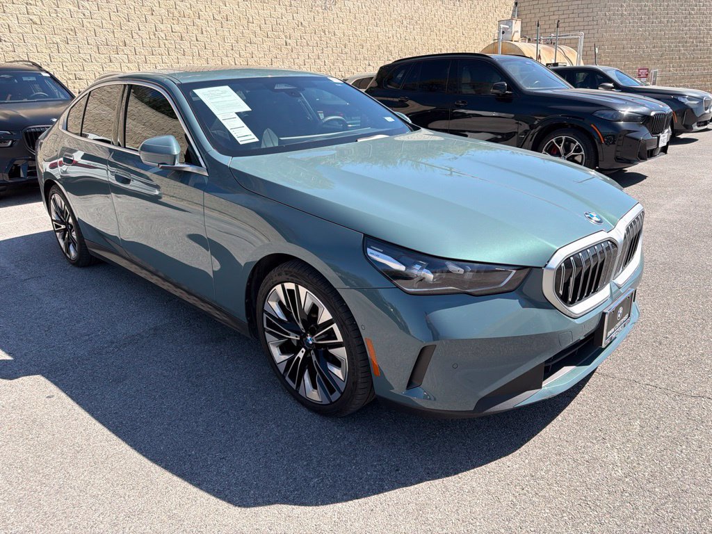 Certified 2024 BMW 530i xDrive w/ Convenience Package AWD/4WD image 4