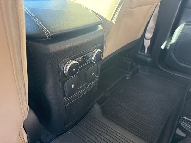 Used 2022 Ford Explorer XLT w/ Equipment Group 202A image 8