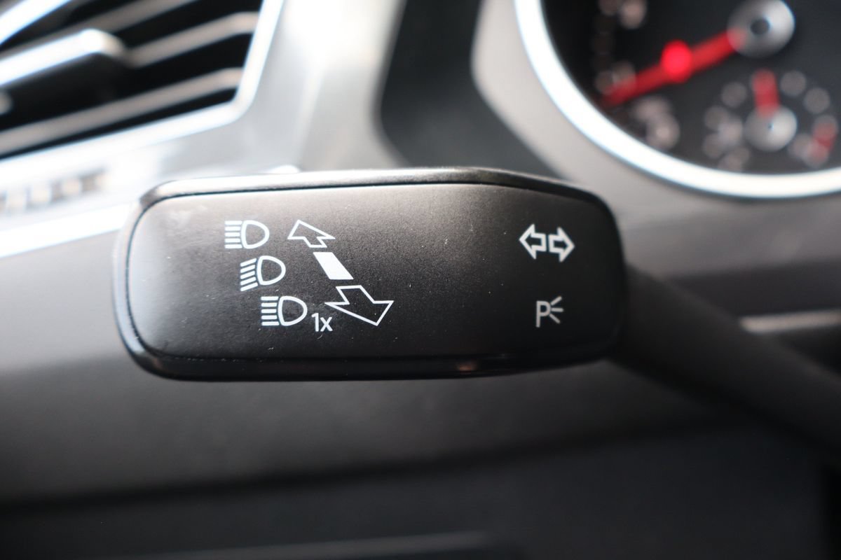 Used 2021 Volkswagen Tiguan SE AWD/4WD image 31