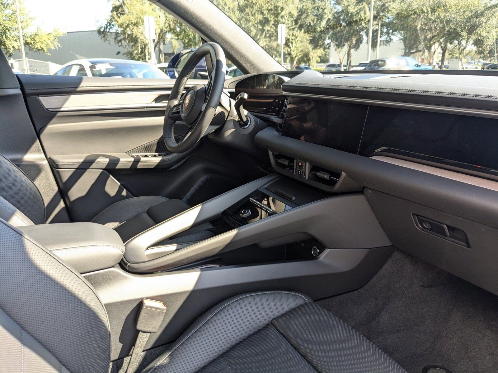 Certified 2024 Porsche Macan 4 Electric image 6