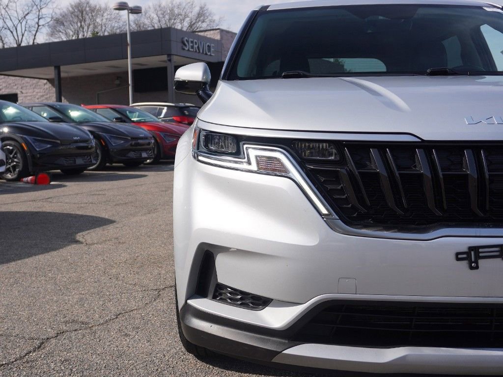 Used 2023 Kia Carnival LX image 14