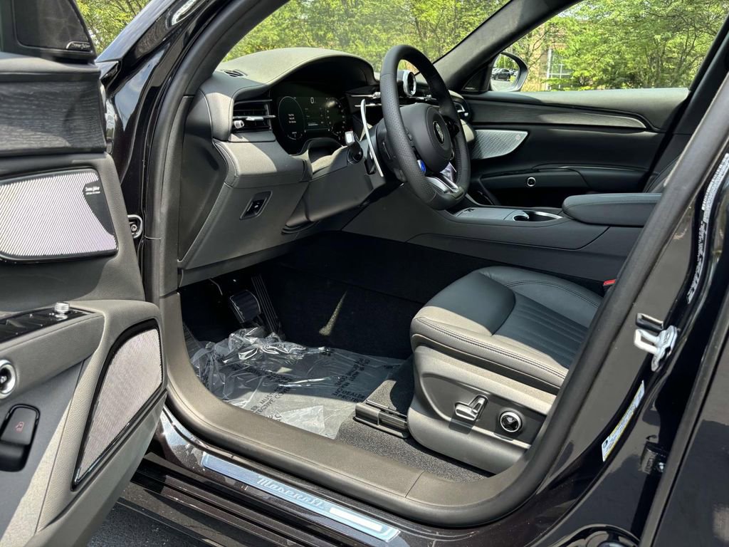 New 2024 Maserati Grecale GT image 23