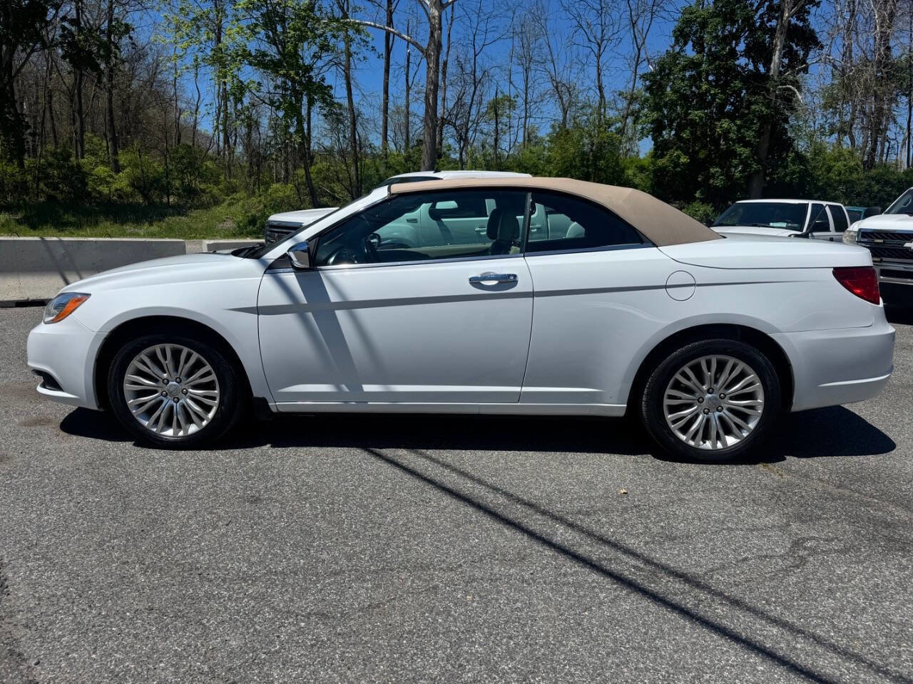Used 2013 Chrysler 200 Limited FWD image 1