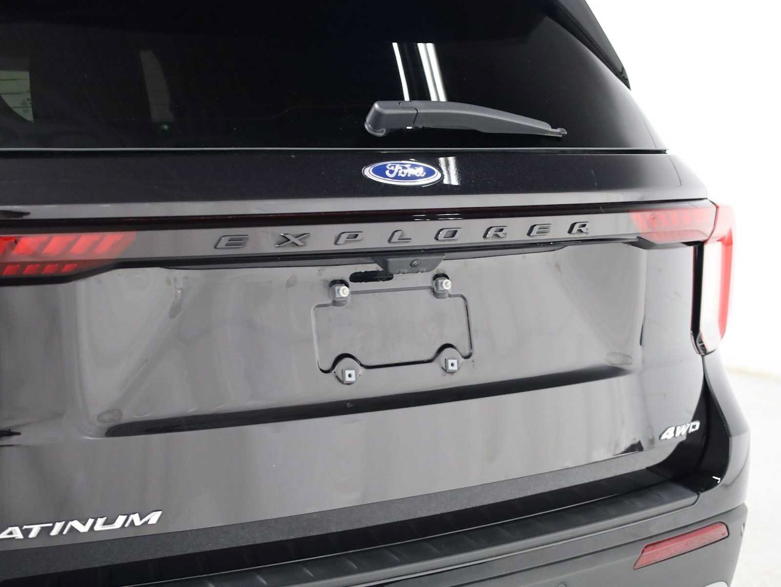Used 2025 Ford Explorer Platinum w/ LUX Leather Package AWD/4WD image 8