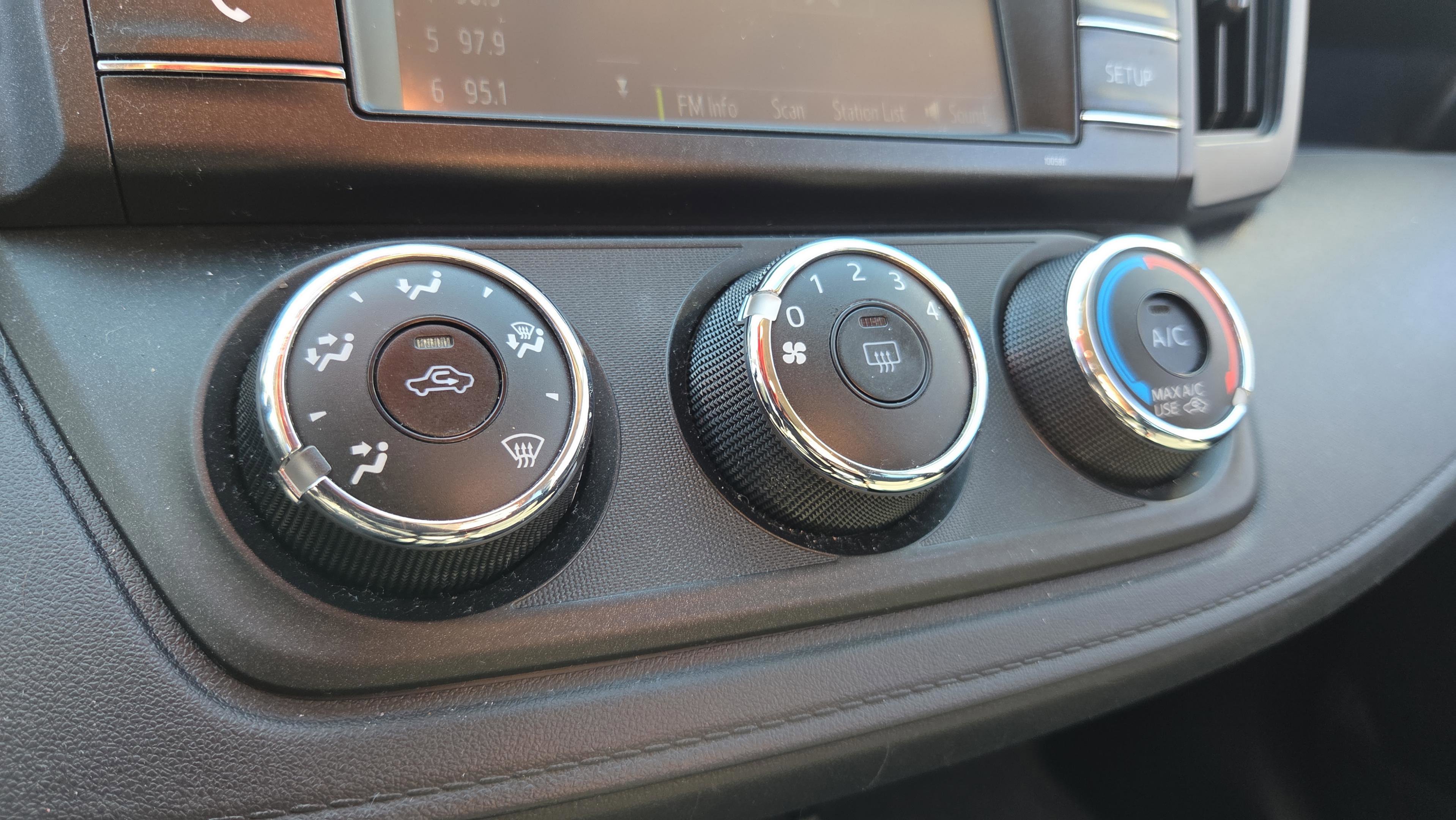 Used 2016 Toyota RAV4 LE image 25