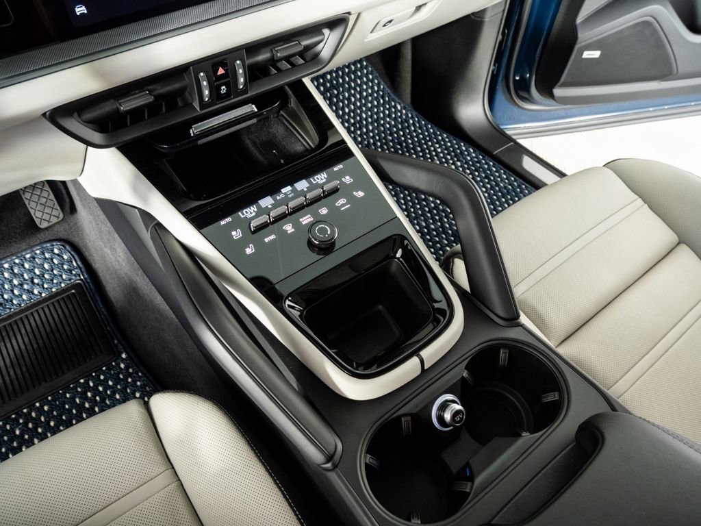 Certified 2025 Porsche Cayenne Coupe w/ Premium Package Plus image 18