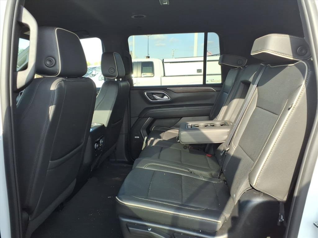 Used 2024 Chevrolet Suburban Premier image 5