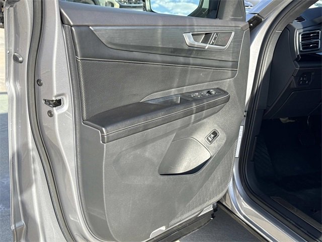 Certified 2024 Volkswagen Atlas Cross Sport SE image 10