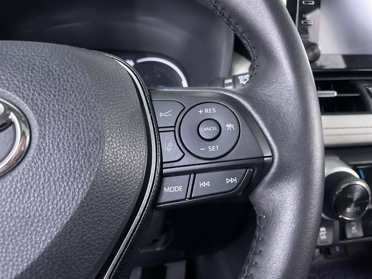 Used 2021 Toyota RAV4 Limited AWD/4WD image 27