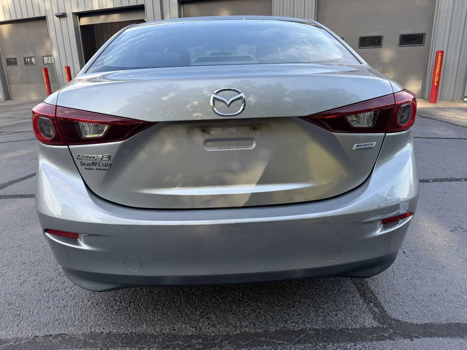 Used 2015 MAZDA MAZDA3 i SV FWD image 3