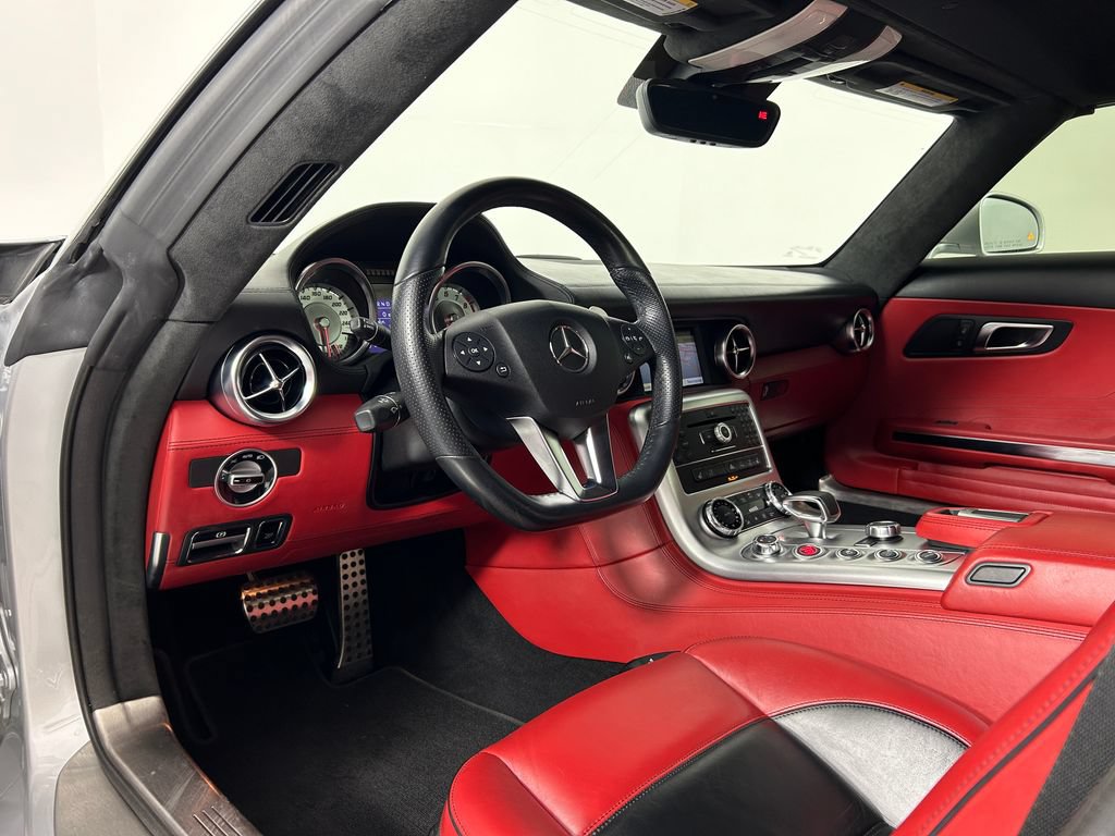 Used 2012 Mercedes-Benz SLS AMG Roadster image 4