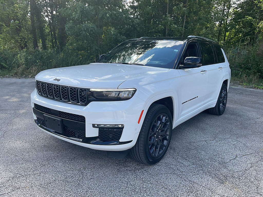 Used 2023 Jeep Grand Cherokee L Summit AWD/4WD image 3