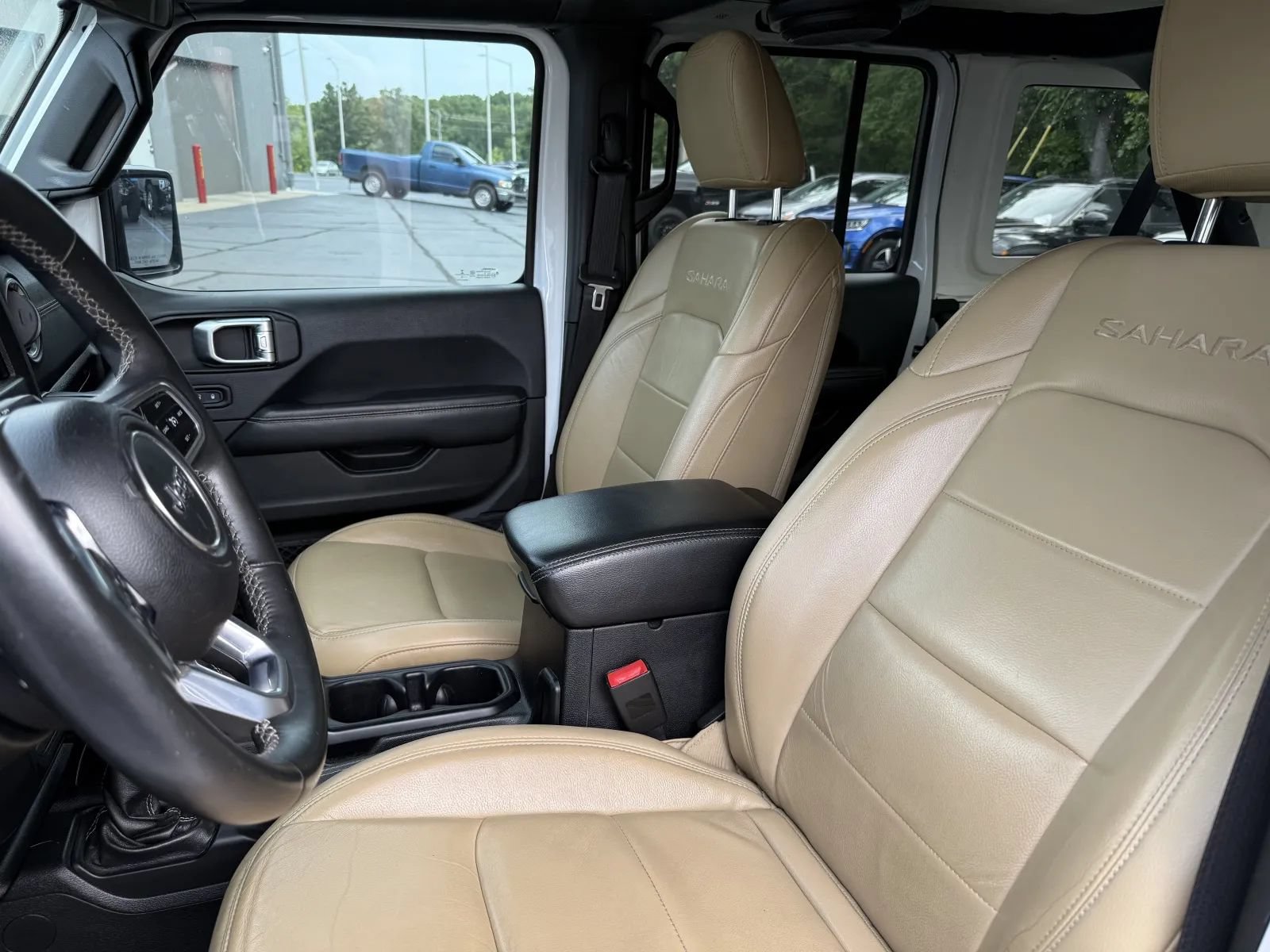 Used 2018 Jeep Wrangler Unlimited Sahara w/ LED Lighting Group AWD/4WD image 8
