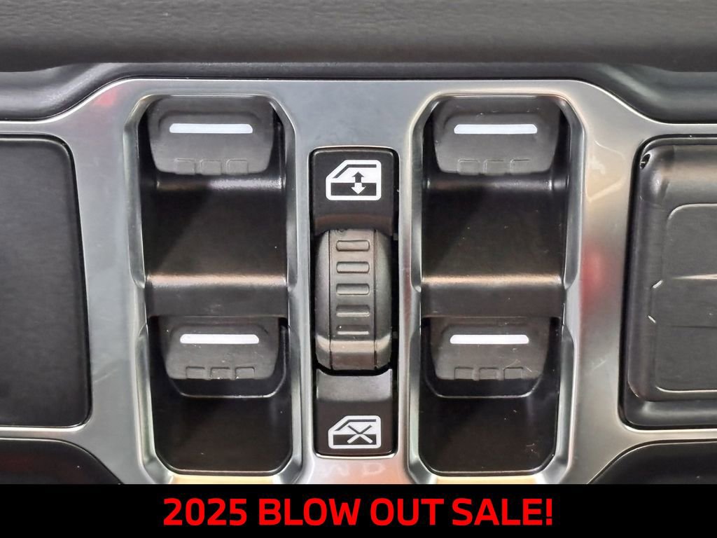 New 2025 Jeep Wrangler Unlimited Rubicon w/ XTREMEE 35" Tire Package image 17