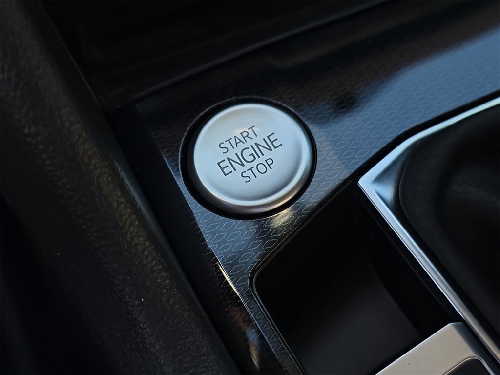 Used 2025 Volkswagen Taos SE image 29