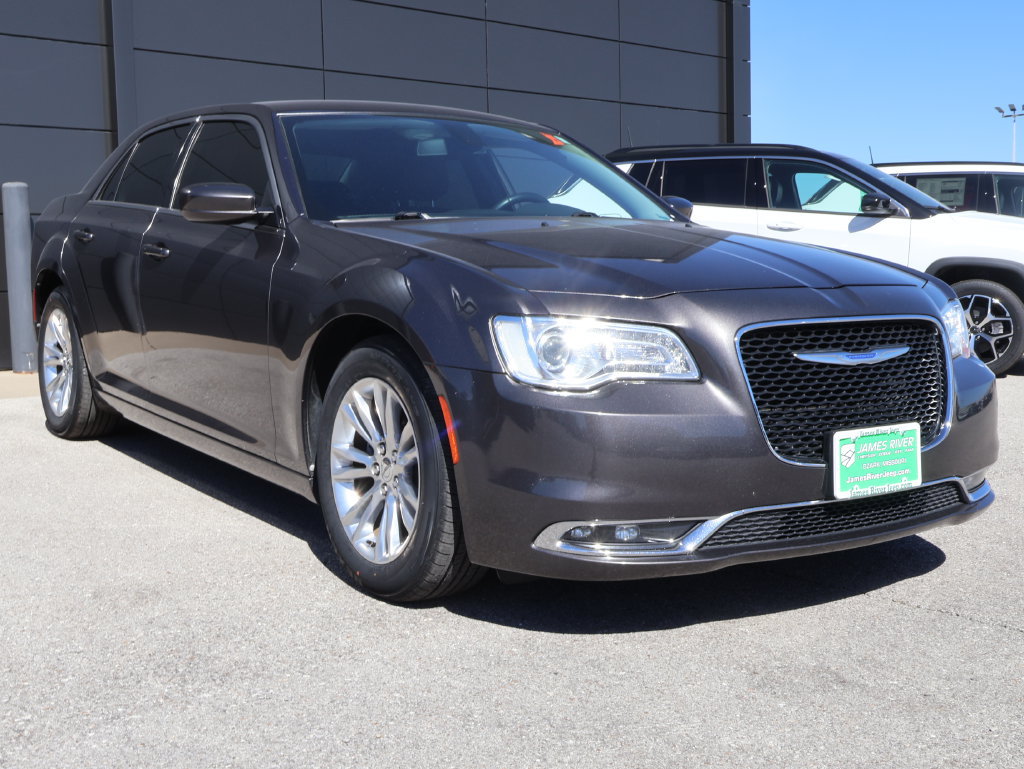Used 2019 Chrysler 300 Touring w/ Driver Convenience Group RWD image 6