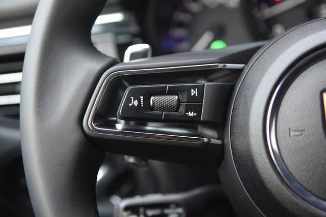 Certified 2025 Porsche Macan image 37