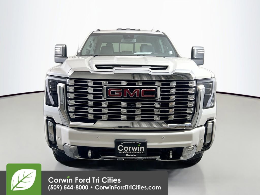 Used 2025 GMC Sierra 3500 Denali image 4