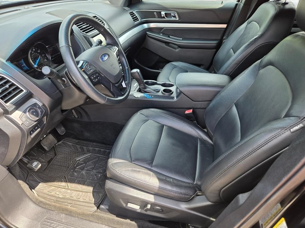 Used 2017 Ford Explorer XLT w/ Equipment Group 202A FWD image 12