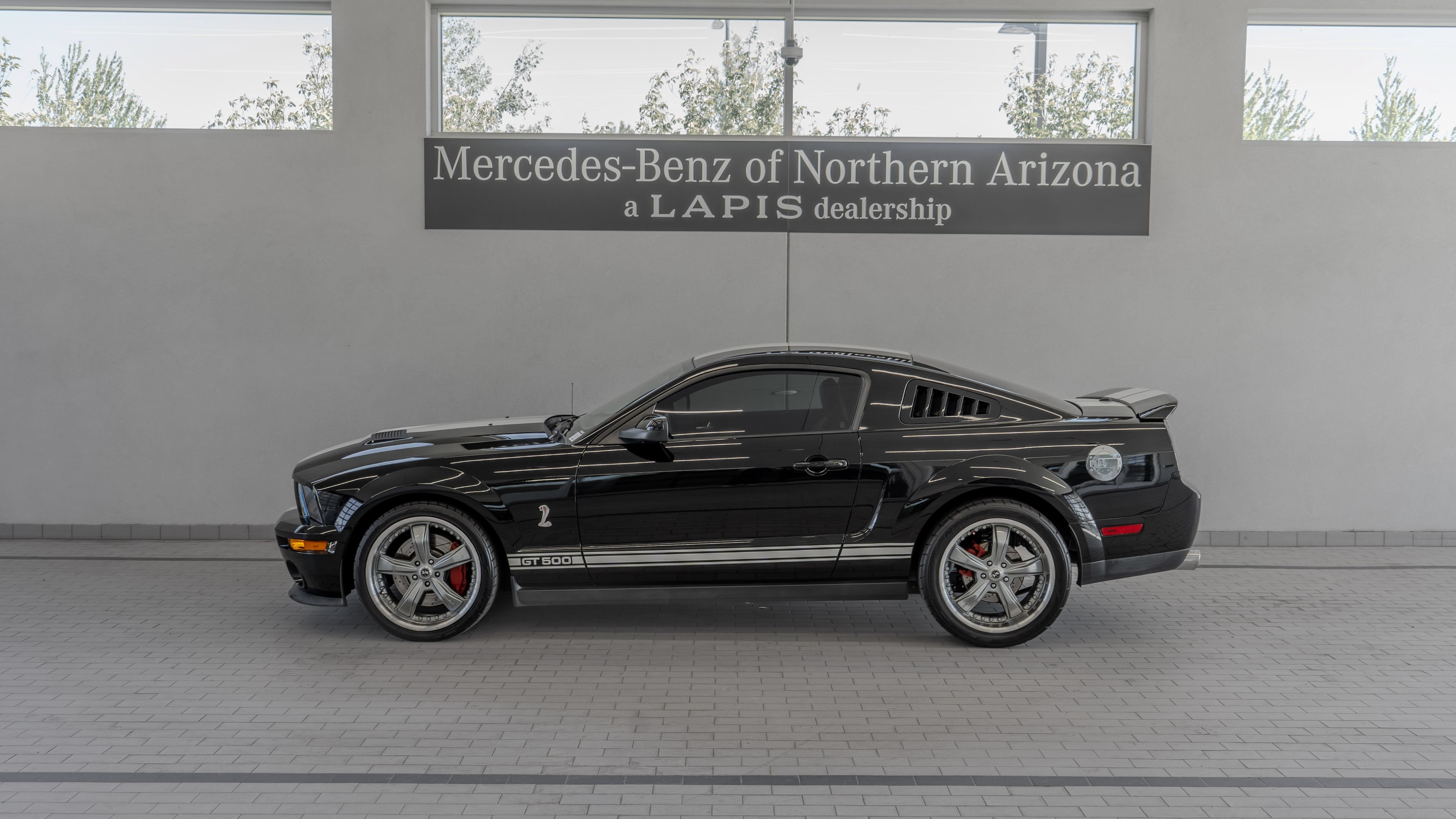 Used 2007 Ford Mustang Shelby GT500 RWD image 2