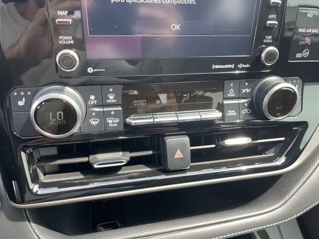Used 2020 Toyota Highlander XLE FWD image 18
